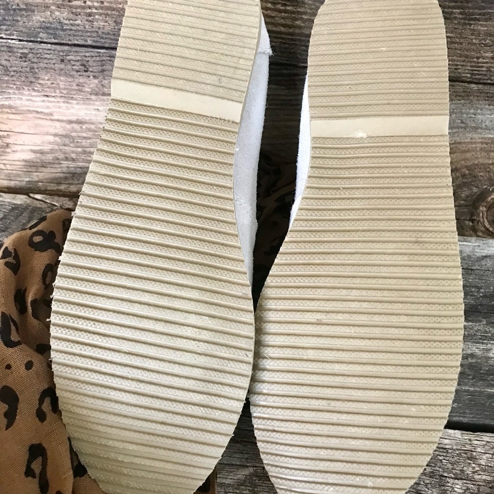 Suede BearPaws Almost a Chelsea Boot in Mushroom Brand New condition size 8 - Picture 7 of 8